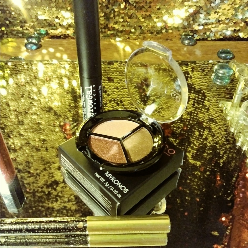 Makeup Bundle - Picture 2 of 3